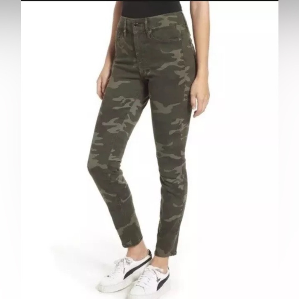 GOOD AMERICAN CAMO DENIM JEANS